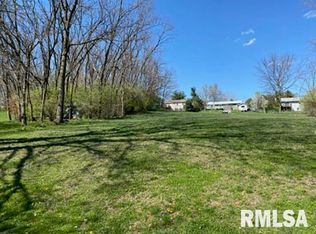 6 Scarborough Dr, Mackinaw, IL