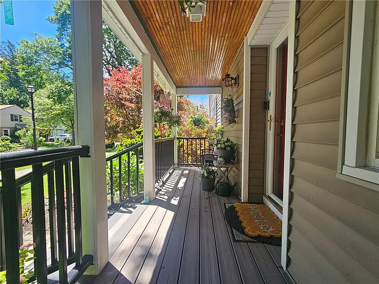 50 Greenview Dr — Photo 2