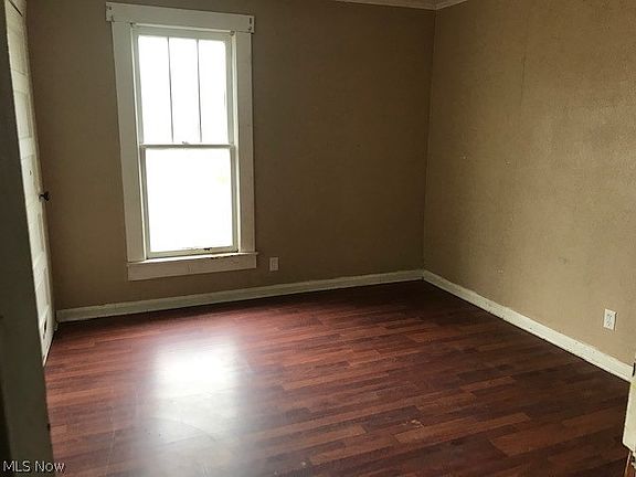 3rd image of 795 Larzelere Ave