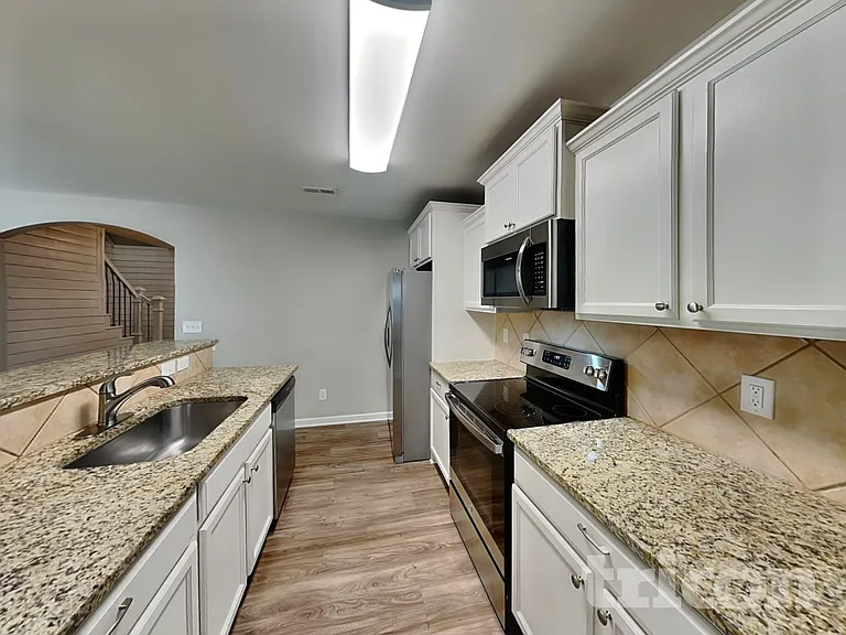 120 Altondale Dr — Photo 5
