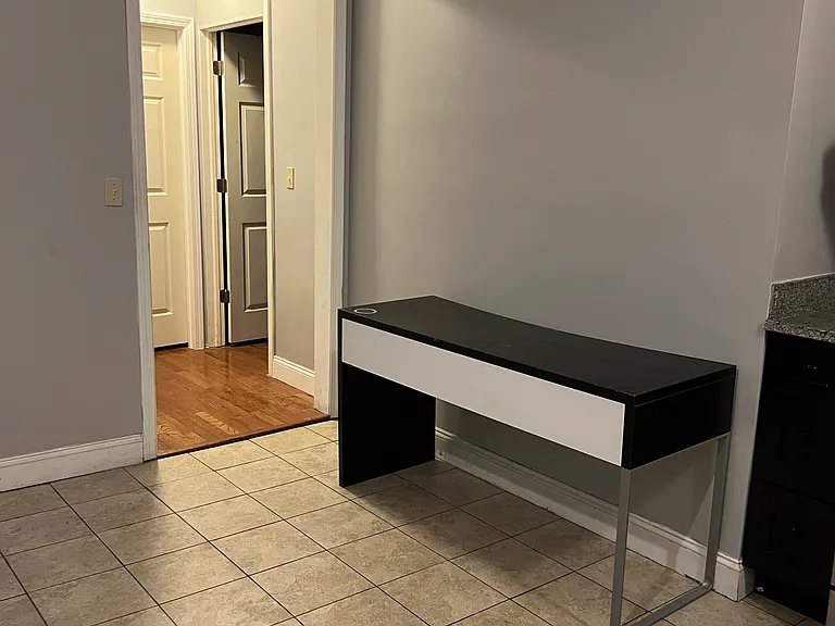 627 College St #1A — Photo 10