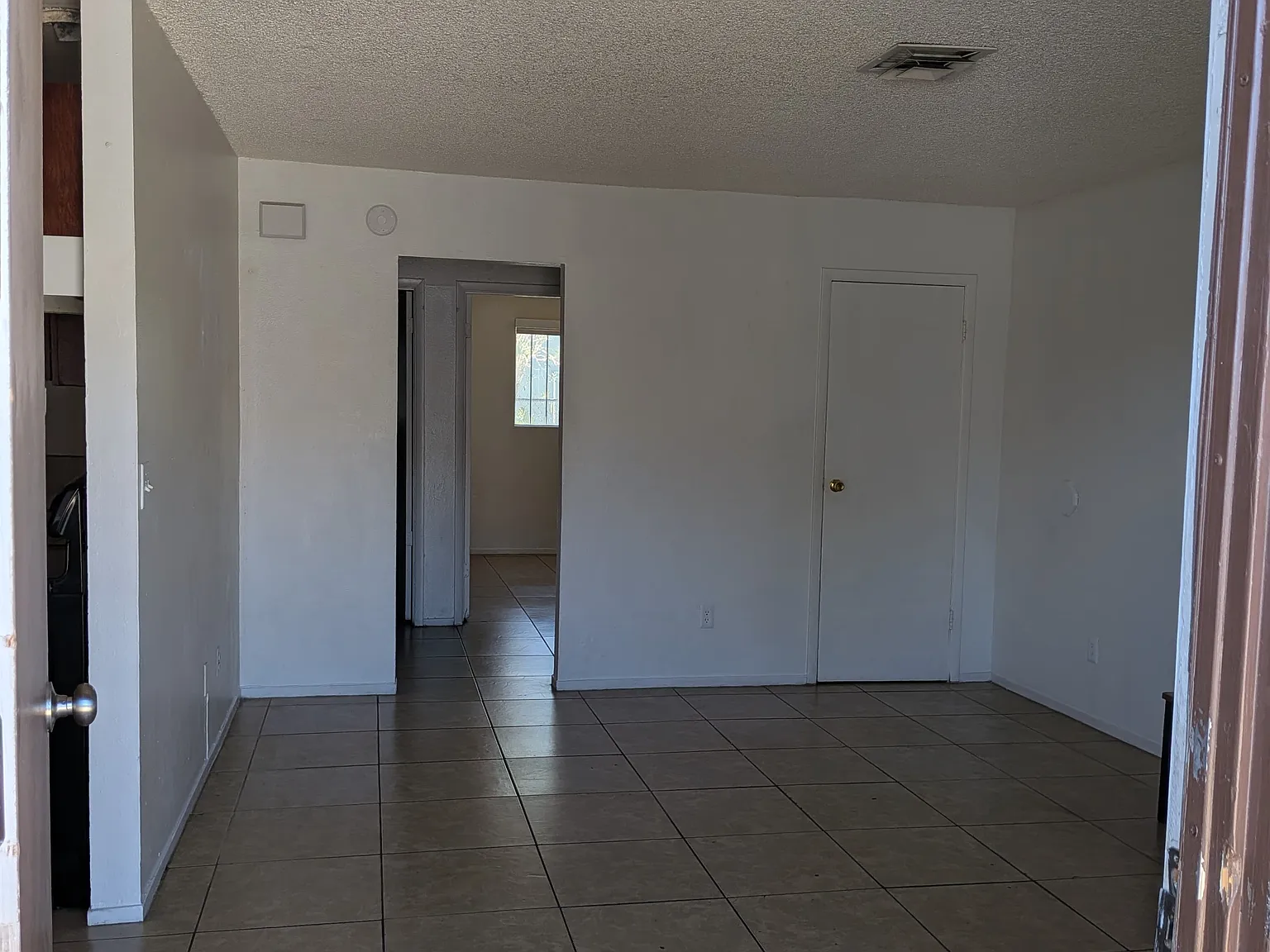 2 bed, 760 sqft, $1,000 — Photo 3