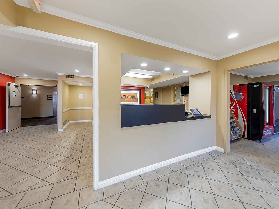 Lobby and Guest Check-in