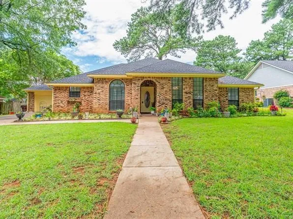 545 Spruce Dr, Paris, TX 75462