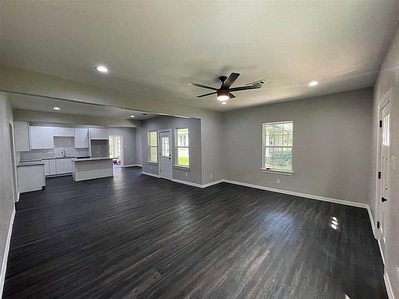 5th image of 208 W Caldwood Dr