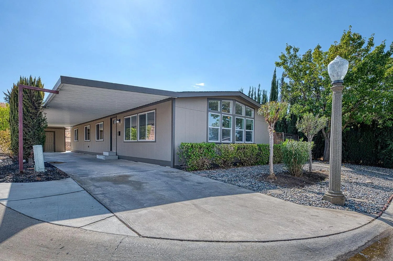 17550 Bluewater Bay Ln photo 1