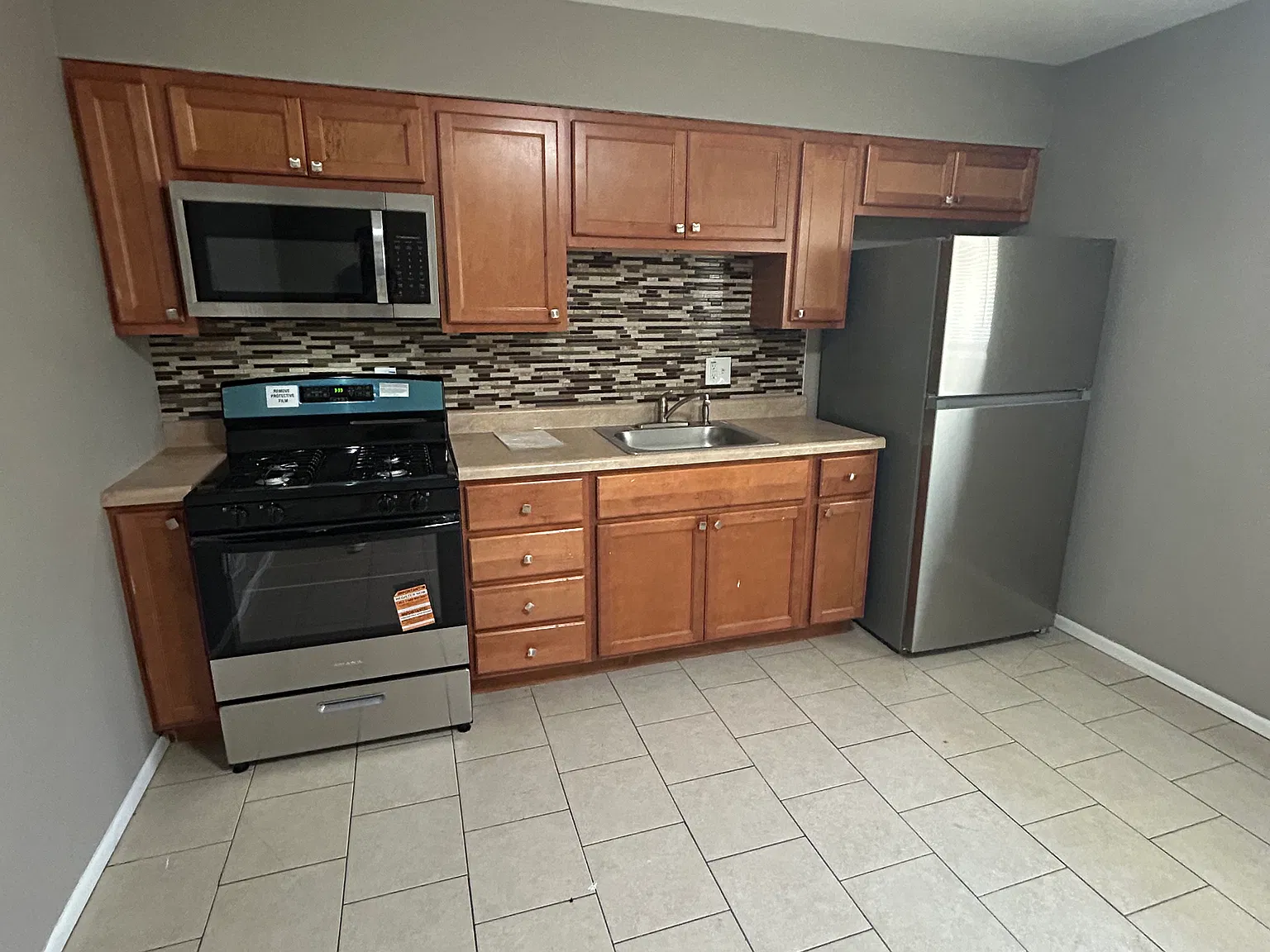 3 bed, 1.5 bath, 988 sqft, $1,425 — Photo 2