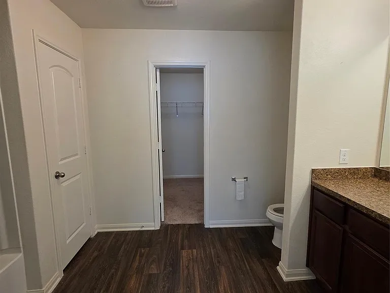 723 Crystal Lakes Dr — Photo 22