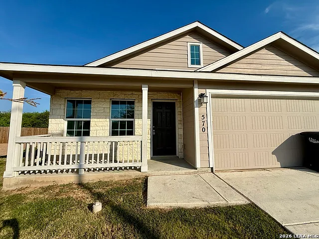 3 bed, 2.0 bath, 1217 sqft, $1,995 — Photo 2
