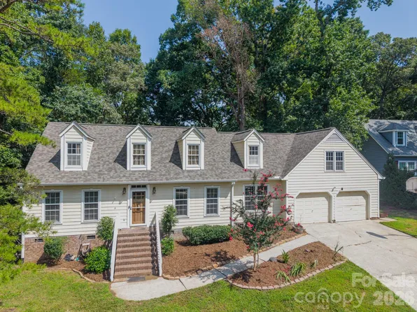 5815 Chapel Creek Ct, Charlotte, NC 28226