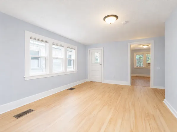 1044 Muskegon Ave NW, Grand Rapids, MI 49504