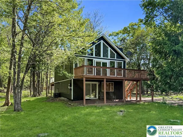 18 New Birch St, Lake Harmony, PA 18624