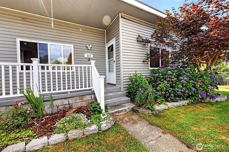 3rd image of 233 Cascade Street