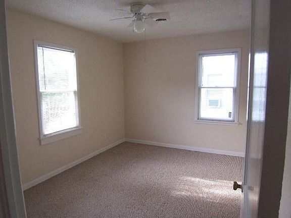 2 Bedrooms new paint carpet in 2007 