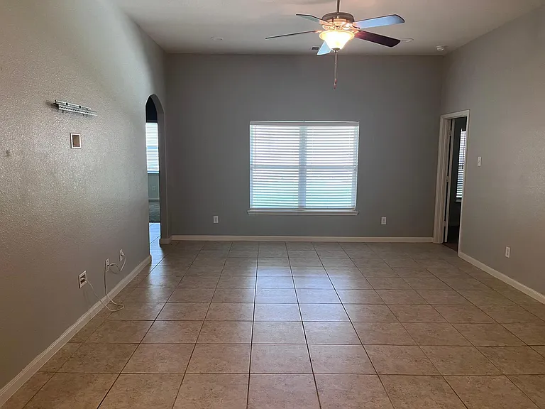 4504 Conley Ln — Photo 4