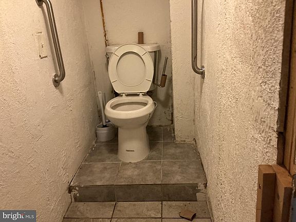 5th image of 5010 Belair Rd