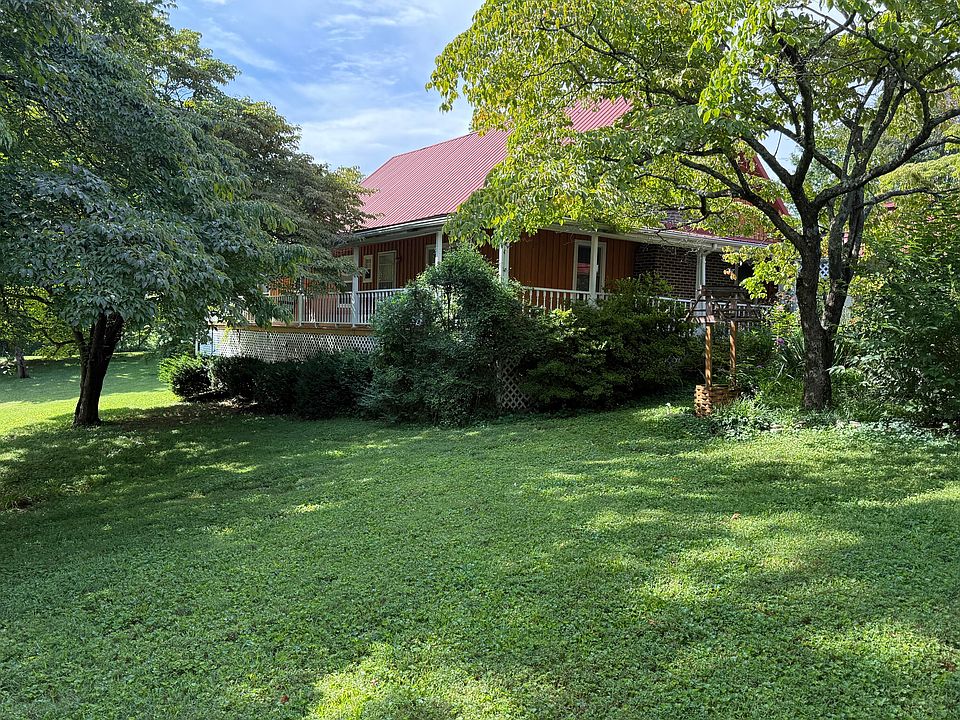 1st image of 165 Robin Hood Ln