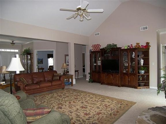 4th image of 560 Nellie Ln