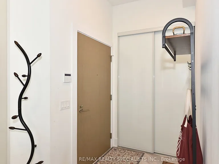 1 Edgewater Dr #911 — Photo 20