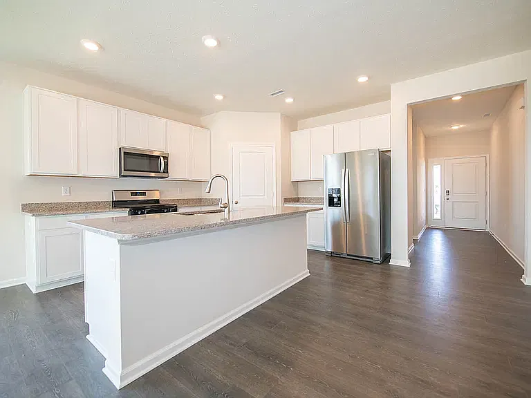 6 bed, 2729 sqft, $2,600 — Photo 4