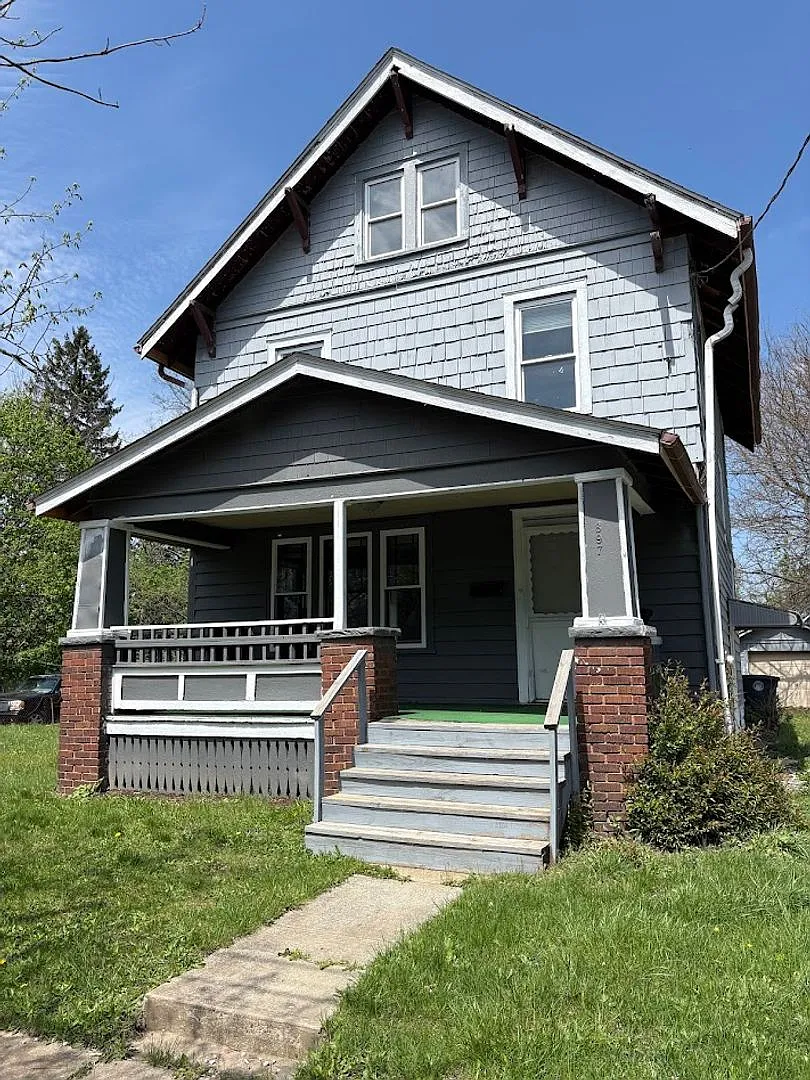 Four Bedroom One Bathroom Single Family Home For Rent Move In Special - Half Off First Months Rent — Photo 1