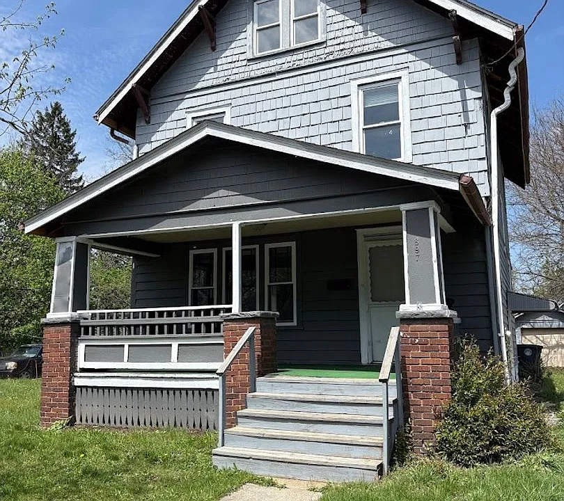 897 Peckham St