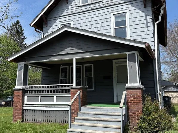 897 Peckham St, Akron, OH 44320