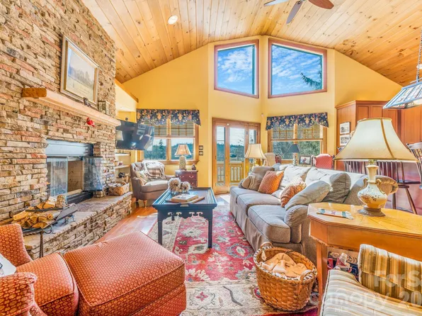 22 Mountain Spring Ln, Canton, NC 28716