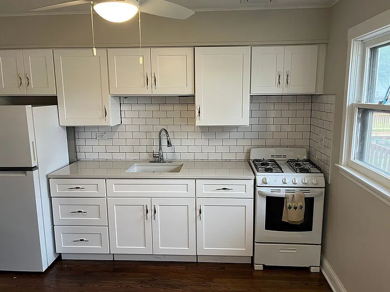 32 Lakeside Ln — Photo 4
