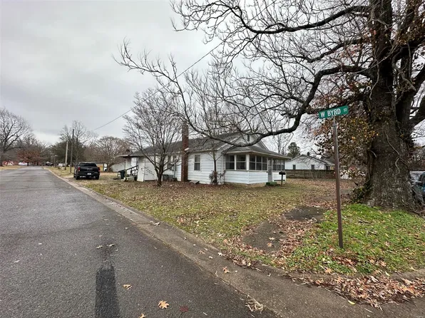 311 N Locust St, Charleston, MO 63834