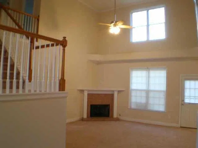 4 bed, 2.5 bath, 2254 sqft, $2,475 — Photo 3