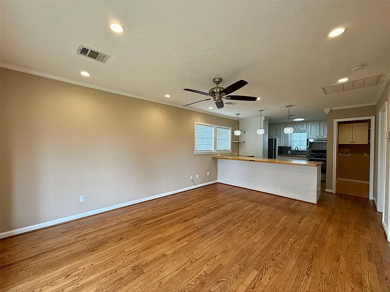 2519 Paul Quinn St — Photo 3