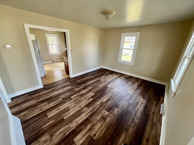 225 Baldwin St — Photo 4