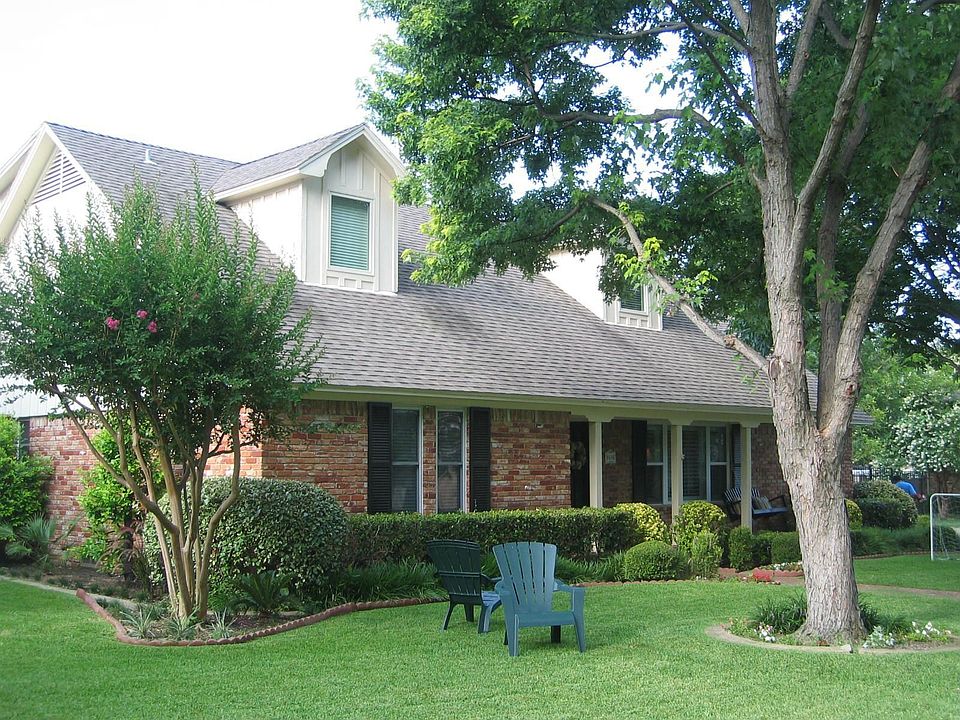 2nd image of 9506 Estate Ln