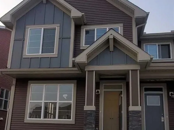 186 SE Aquila Dr NW, Calgary, AB T3R 1Y5
