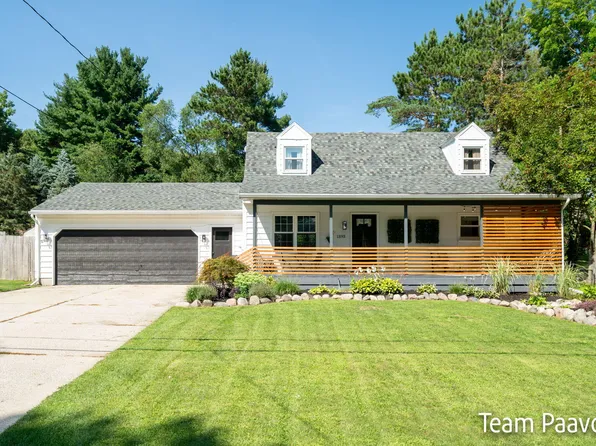 11001 Woodbushe Dr SE, Lowell, MI 49331