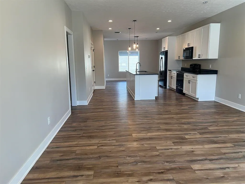 3 bed, 1746 sqft, $2,400 — Photo 3