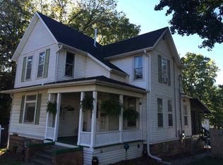 216 8th St, Baraboo, WI 53913