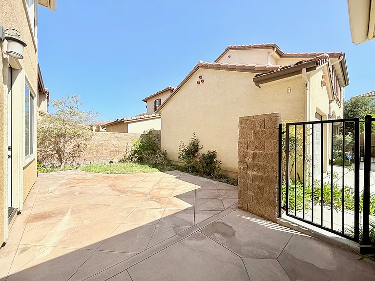 19921 Calabria Ct — Photo 25