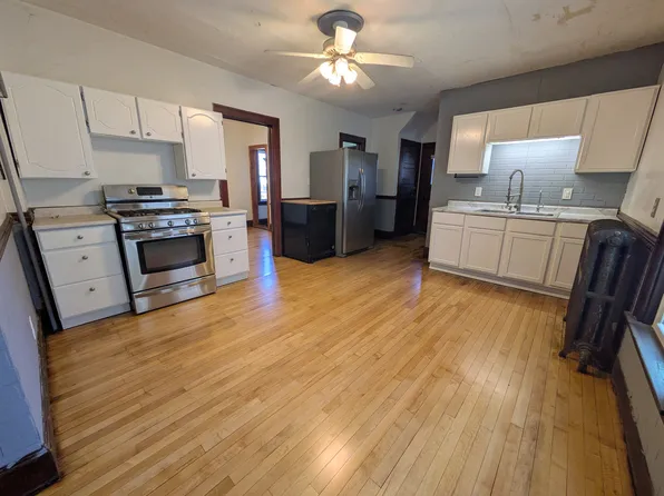 3866 E Barnard Ave, Cudahy, WI 53110