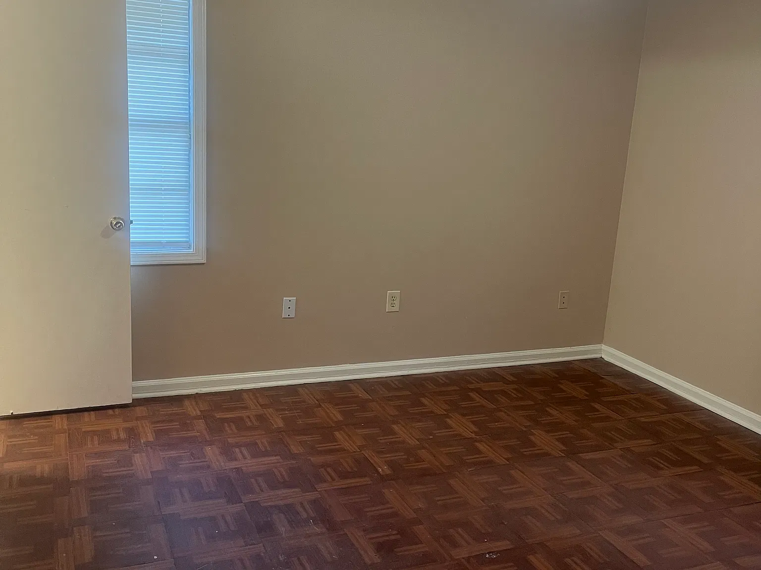 3 bed, 1000 sqft, $1,400 — Photo 3