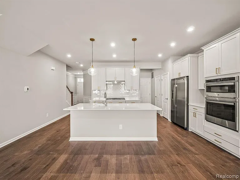 4837 Glenora Dr — Photo 5