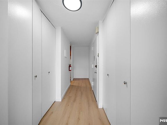 4th image of 7000 Kennedy Blvd E APT 25F