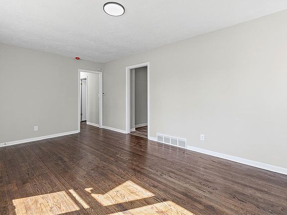 5th image of 6810 Fairlane Dr