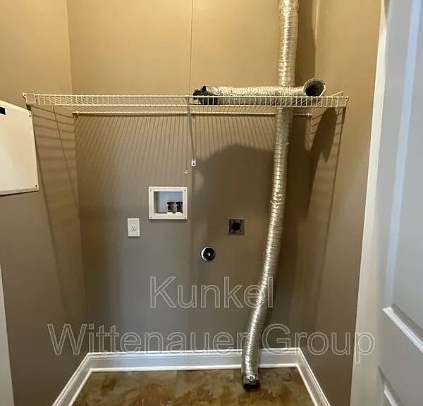 409 W Washington St #C — Photo 9
