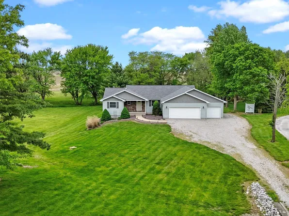 820 W North St, Girard, IL 62640