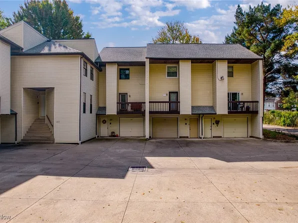 377 Pleasant Meadow Blvd, Stow, OH 44224