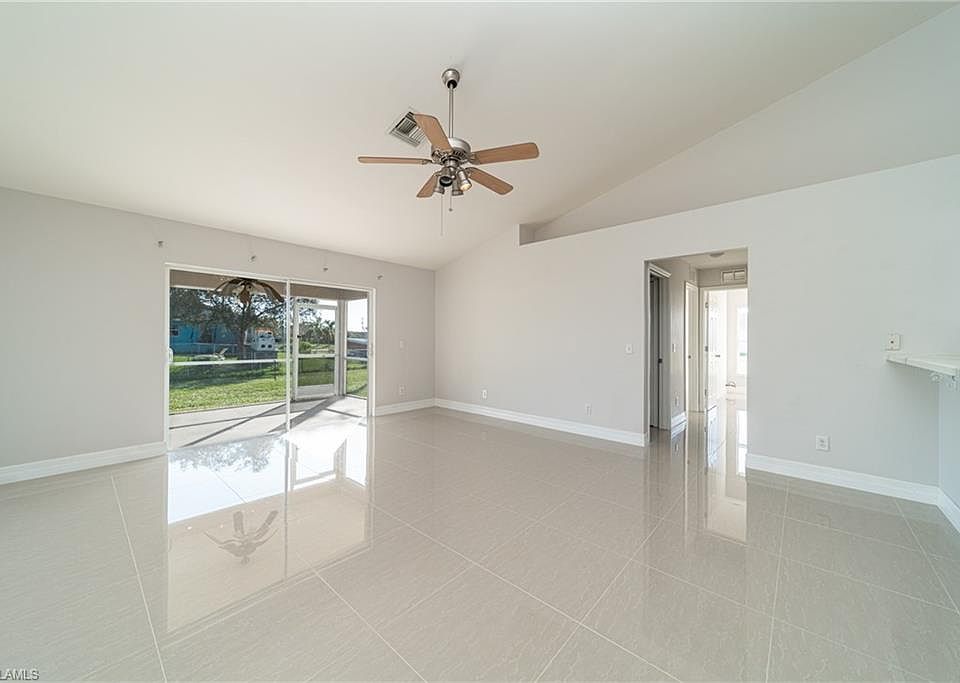 1st image of 318 NE 27th Ter