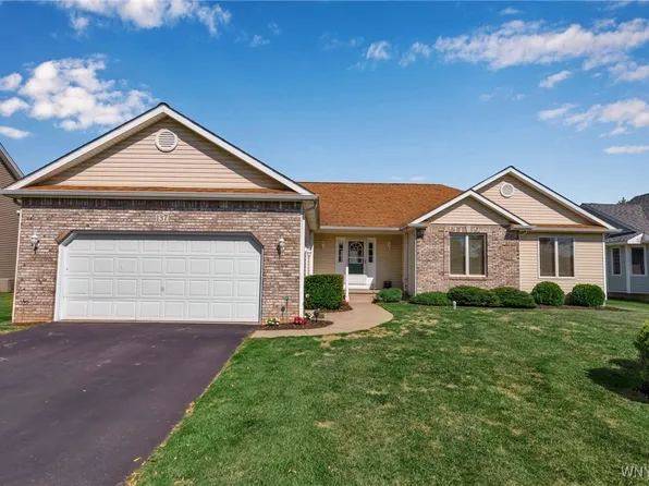137 Niagara Shore Dr, Tonawanda, NY 14150