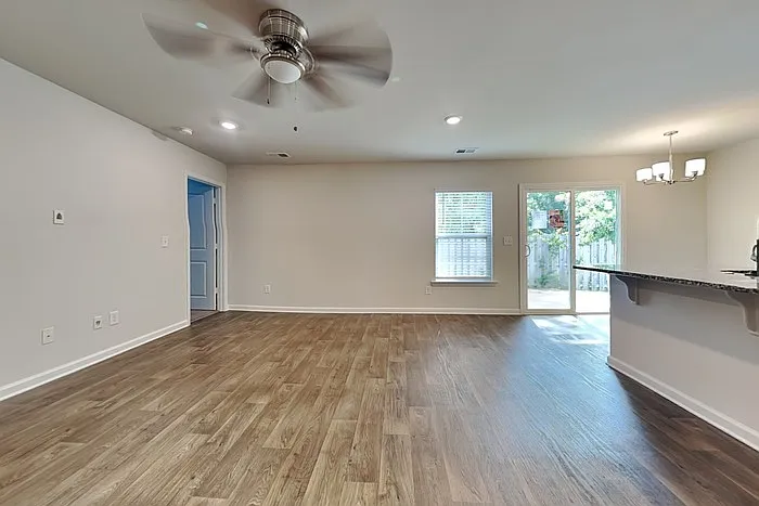 302 Crooked Pine Ct — Photo 4